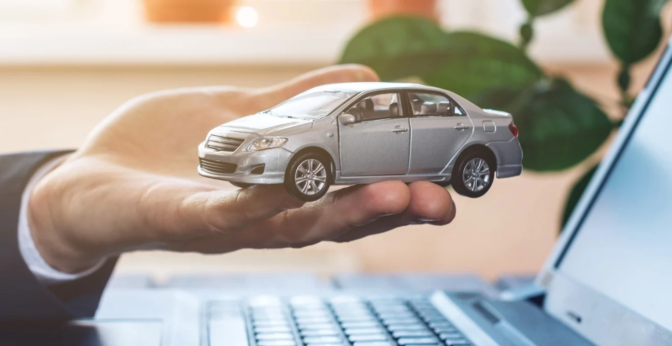 est-ce-que-les-devis-d-assurance-auto-en-ligne-prennent-en-compte-les-memes-criteres-que-ceux-des-agences-physiques